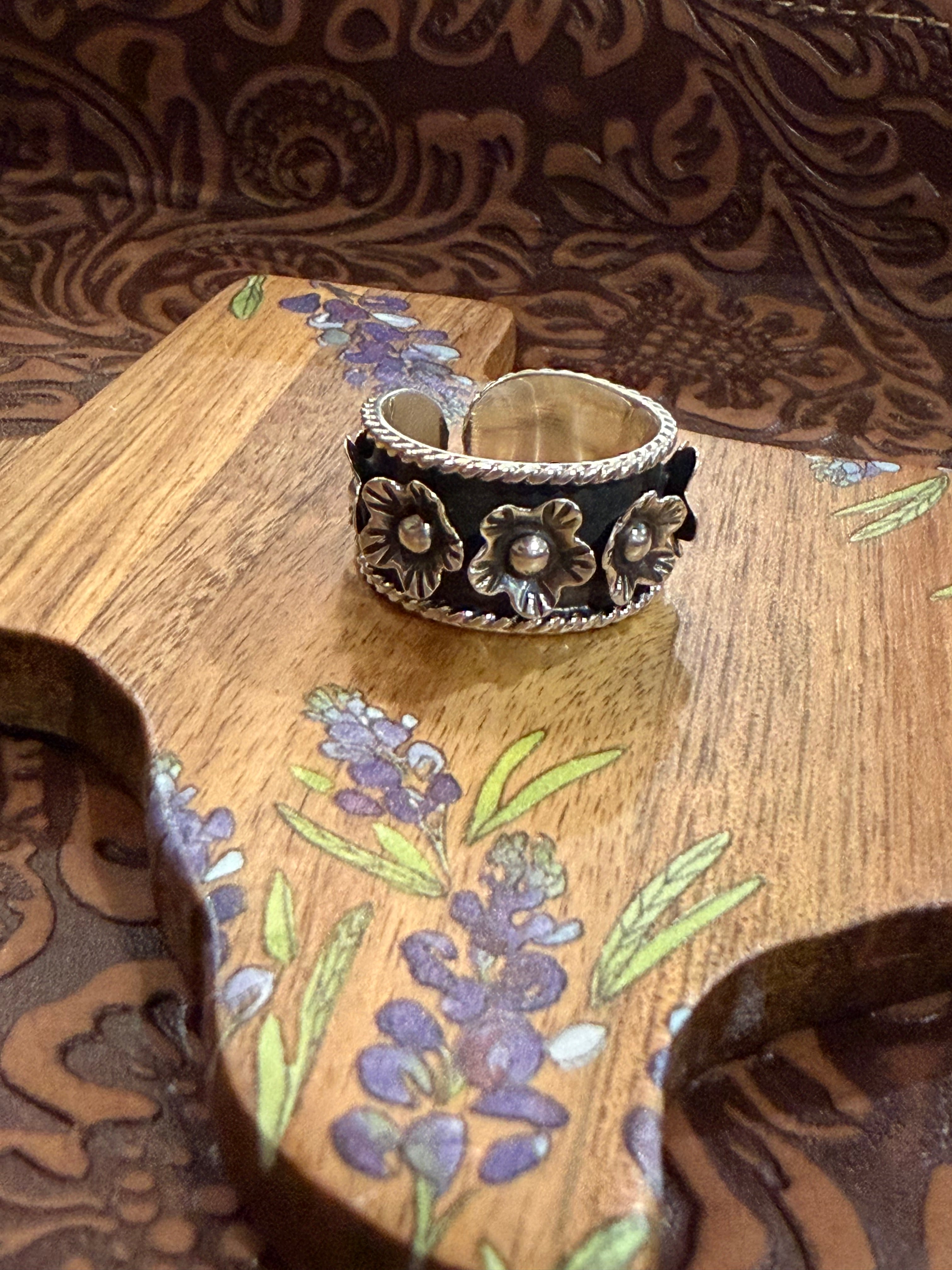 Taxco Flower Band ring